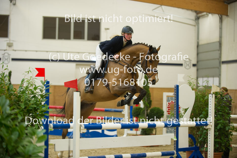 Hennings,-Alessa---Carl-Caress_1.jpg