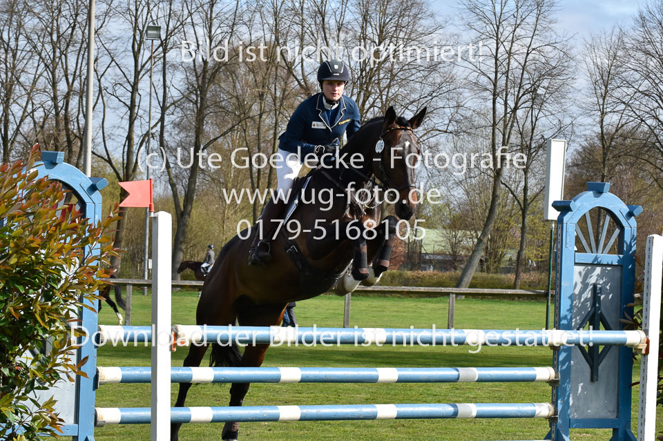 Gerken,-Rebecca---Contendra_02.jpg