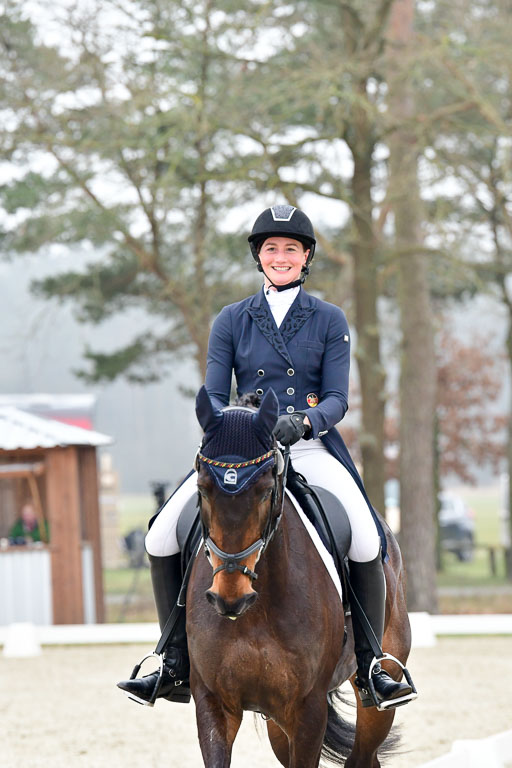  | Wewer, Jule  27u0322_01 