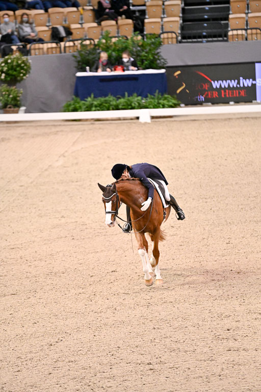  | Dungern, Antonia von - DSP Queen Rubin - BrAnh_36 