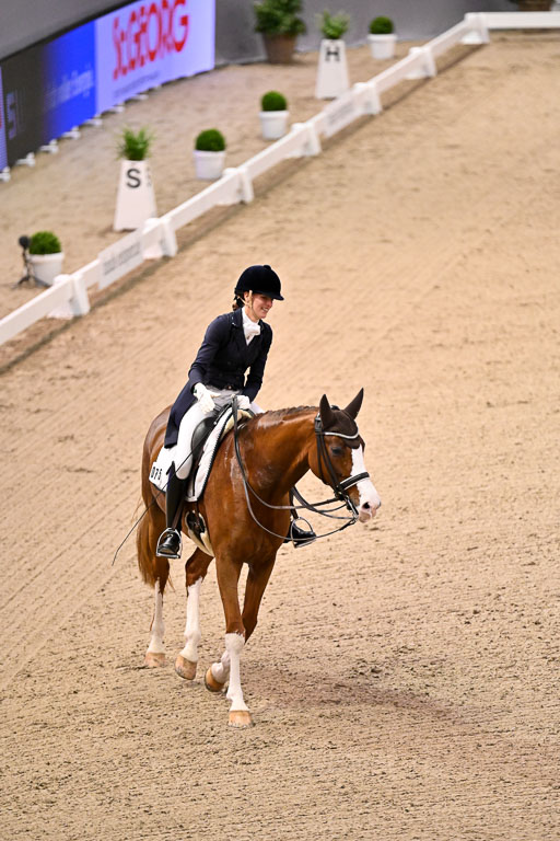  | Dungern, Antonia von - DSP Queen Rubin - BrAnh_38 