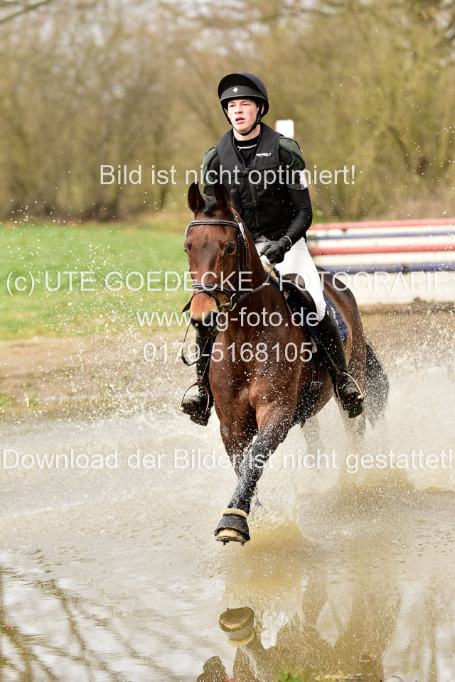 Fly-Away---Ströbel,-Finn-Malte_03.jpg
