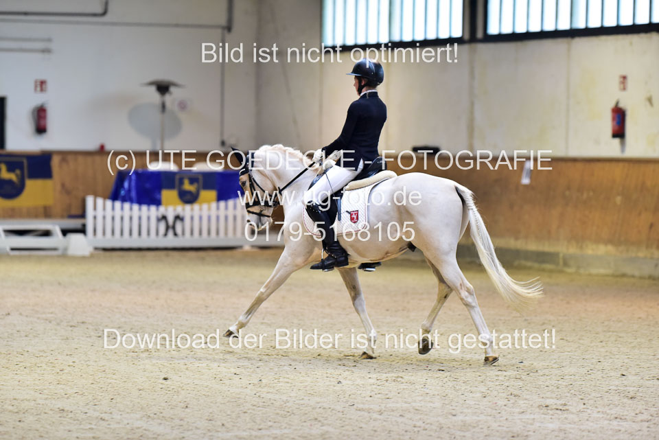 Gröning,-Ariane---Wilky-May_05.jpg