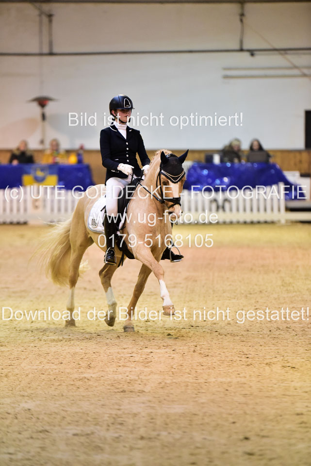 Heins,-Lena-Louise---Casino-Royal_08.jpg