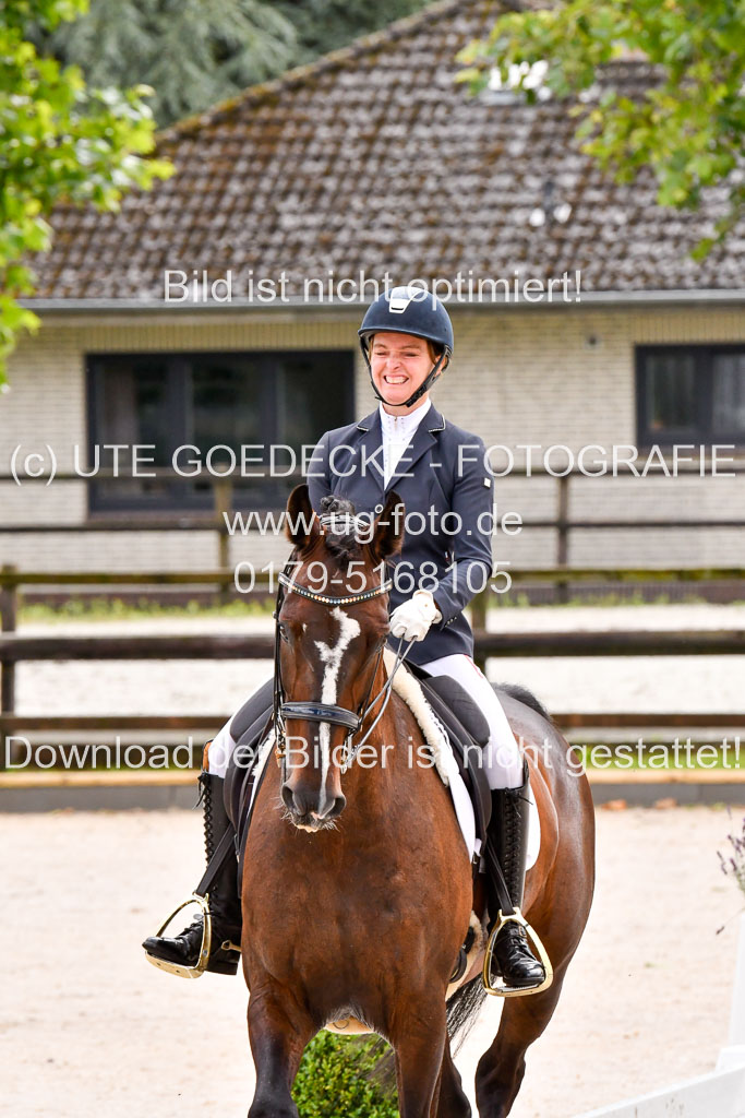 Klein Offenseth  Dressur  1.8.21 | 01082021 Dressur M+ +_091 