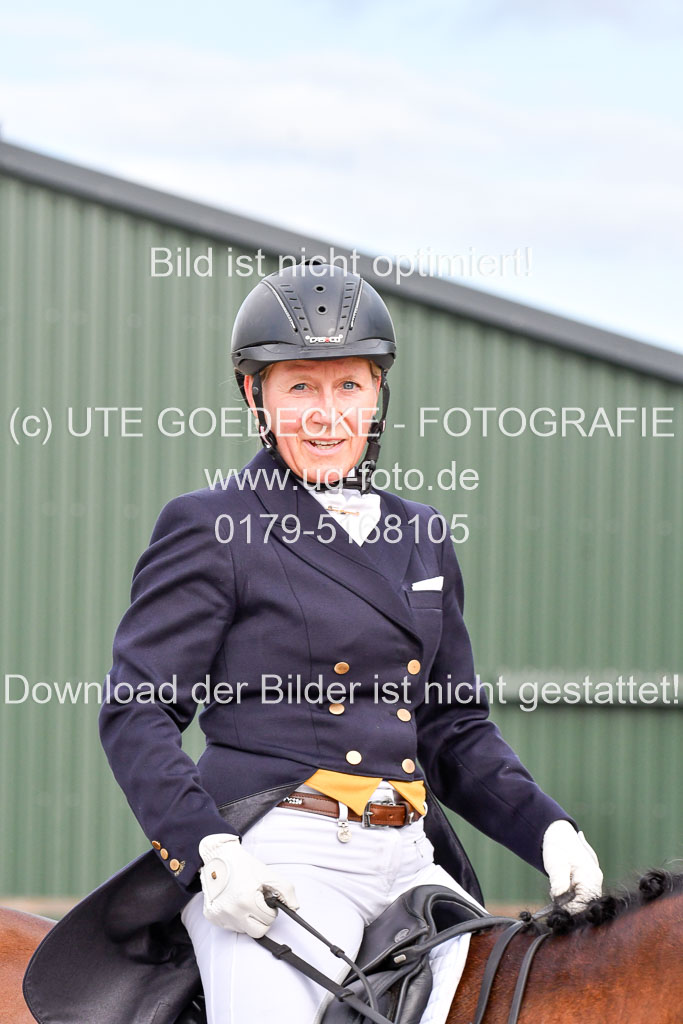 Klein Offenseth Dressur  1.8.2021 | 01082021 Dressur  KL S +_355 