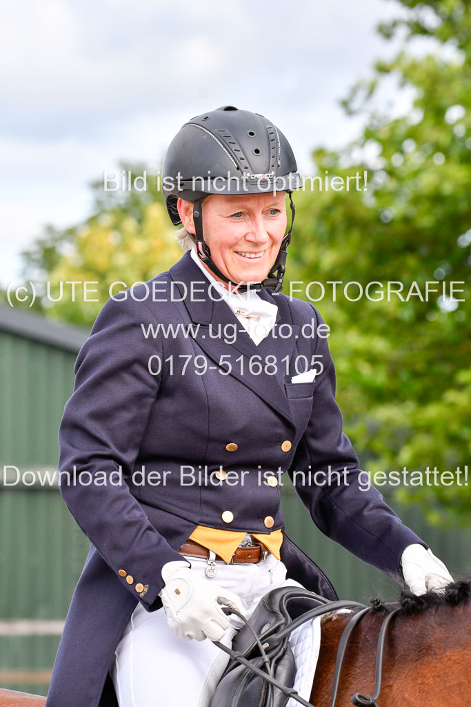 Klein Offenseth Dressur  1.8.2021 | 01082021 Dressur  KL S +_358 