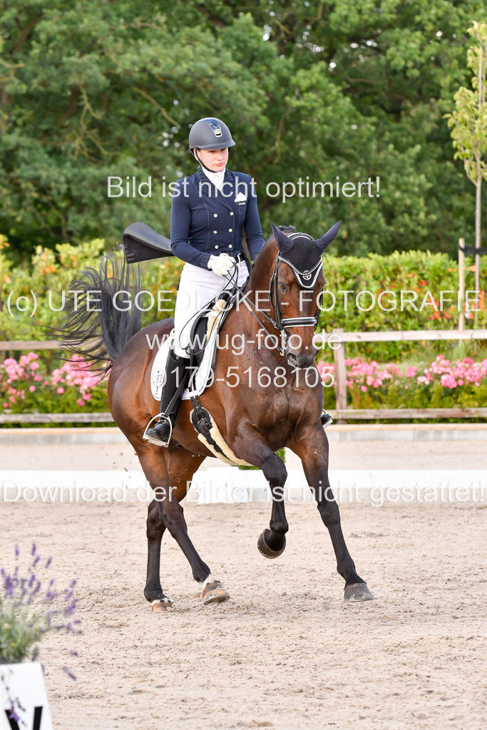 Klein Offenseth Dressur  1.8.2021 | 01082021 Dressur  KL S +_381 