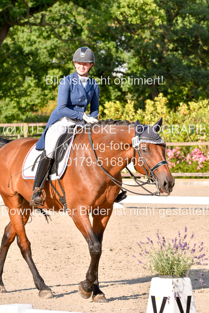 Klein Offenseth Dressur  1.8.2021 | 01082021 Dressur  KL S +_484 