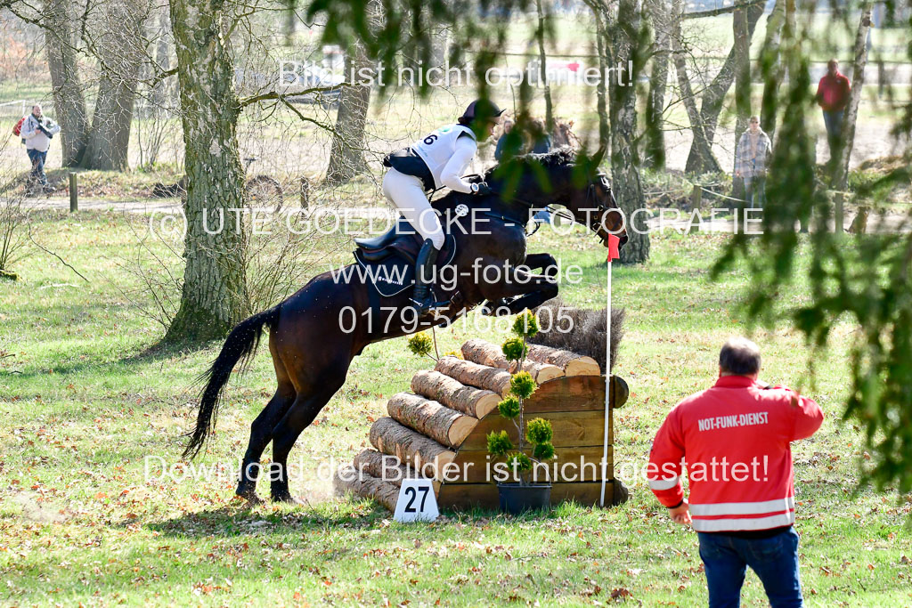  | Wewer, Jule  27u0322_18 