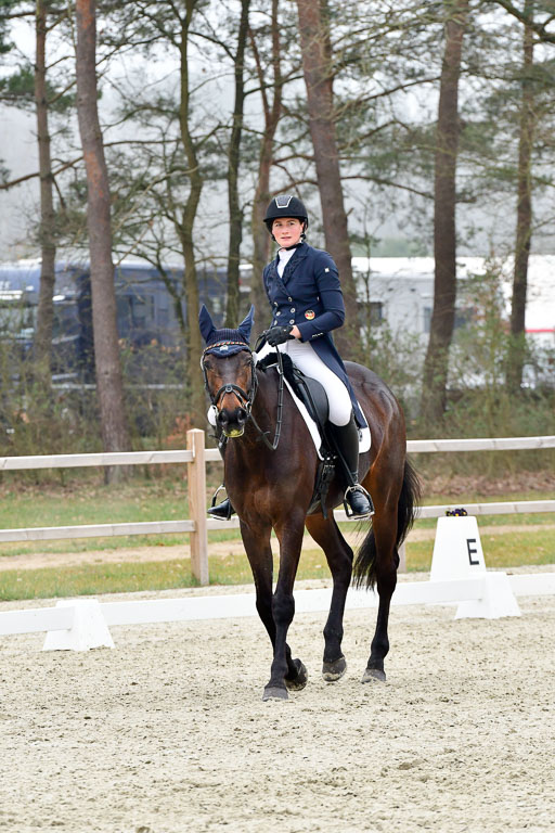  | Wewer, Jule  27u0322_04 