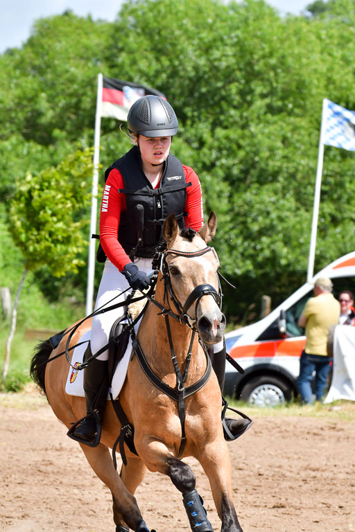 Goldene Schärpe Pferde  in Löningen  11+12.6.22 | 11062022 - Gelände 1 Abt_1049 