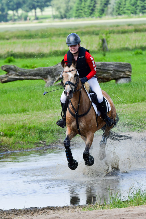 Goldene Schärpe Pferde  in Löningen  11+12.6.22 | 11062022 - Gelände 1 Abt_1057 