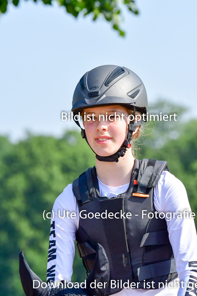 Goldene Schärpe Ponys in Löningen  4+5.6.22 | 04062022 - Gelände 1 Abt _0156 