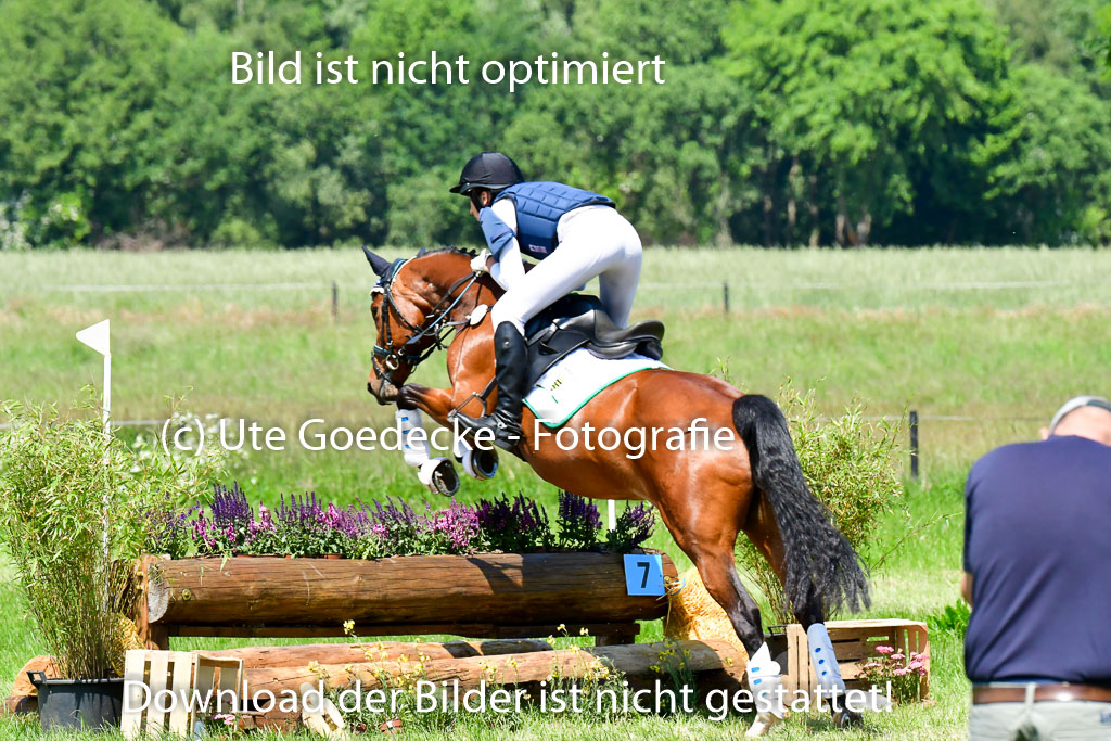 Goldene Schärpe Ponys in Löningen 4+5.6.22 | 04062022 - Gelände 1 Abt _0935