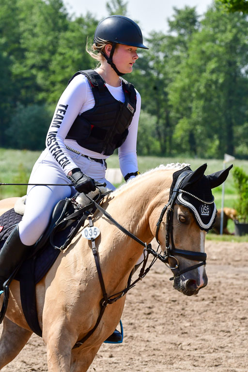 Goldene Schärpe Ponys in Löningen  4+5.6.22 | 04062022 - Gelände 1 Abt _0656 