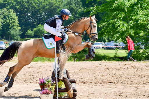 Goldene Schärpe Ponys in Löningen  4+5.6.22 | 04062022 - Gelände 1 Abt _0830 