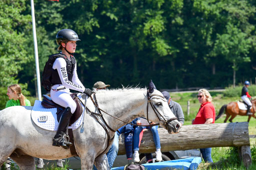 Goldene Schärpe Ponys in Löningen  4+5.6.22 | 04062022 - Gelände 1 Abt _0891 