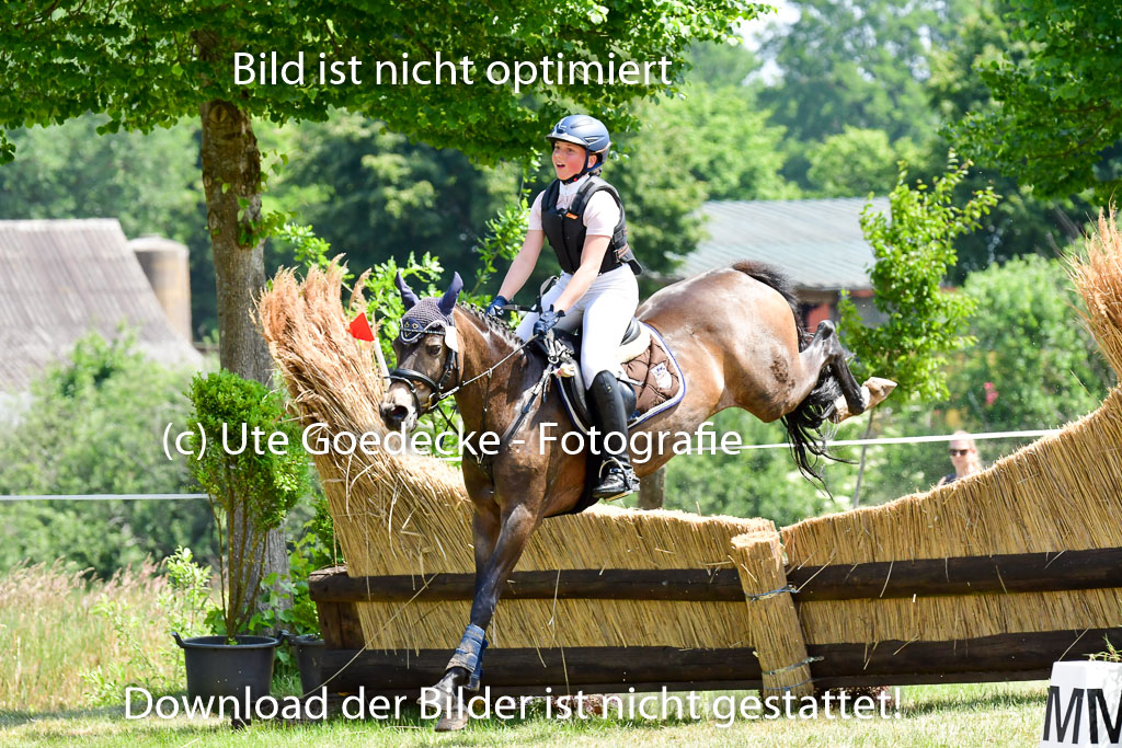 Goldene Schärpe Ponys in Löningen  4+5.6.22 | 04062022 - Gelände  2 Abt _044 