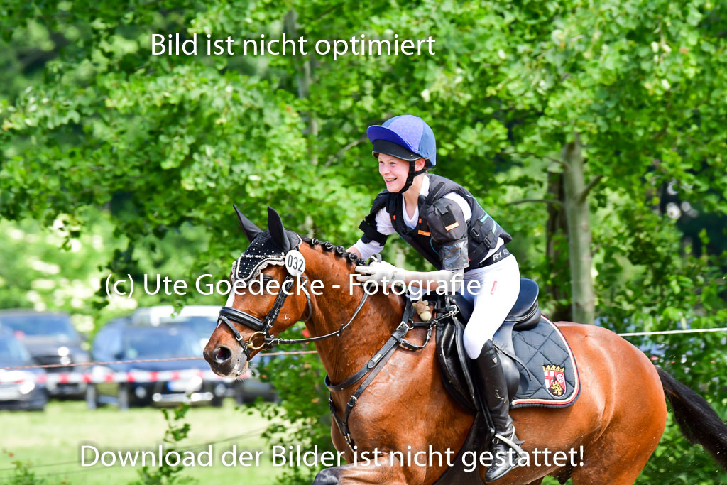 Goldene Schärpe Ponys in Löningen  4+5.6.22 | 04062022 - Gelände  2 Abt _171 