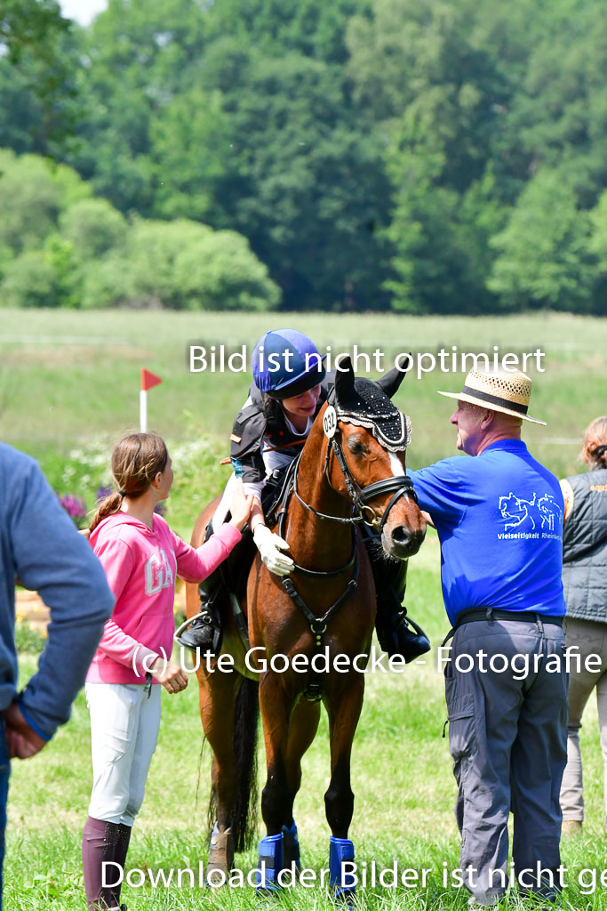 Goldene Schärpe Ponys in Löningen  4+5.6.22 | 04062022 - Gelände  2 Abt _179 