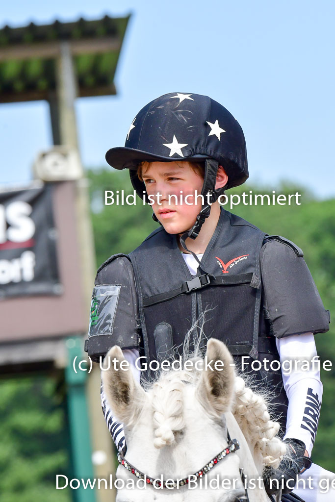 Goldene Schärpe Ponys in Löningen  4+5.6.22 | 04062022 - Gelände  2 Abt _526 