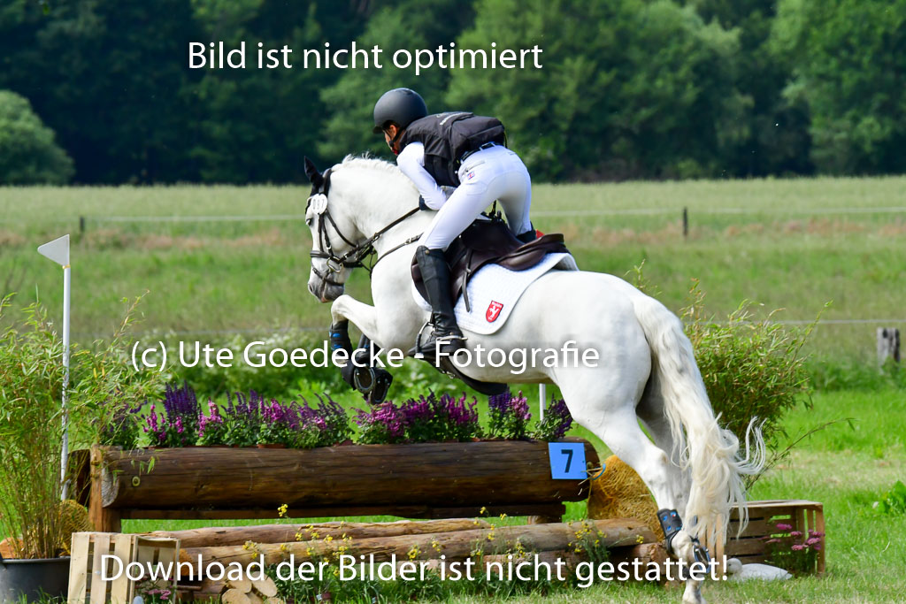 Goldene Schärpe Ponys in Löningen  4+5.6.22 | 04062022 - Gelände  2 Abt _671 