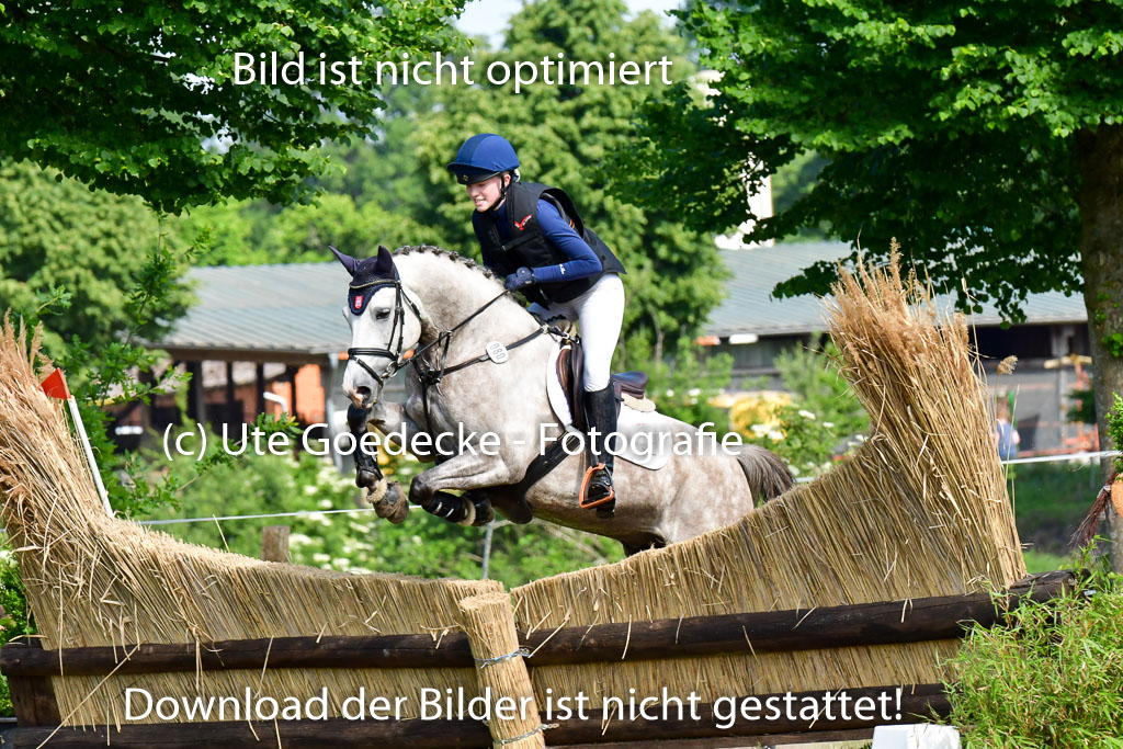 Goldene Schärpe Ponys in Löningen  4+5.6.22 | 04062022 - Gelände  2 Abt _759 