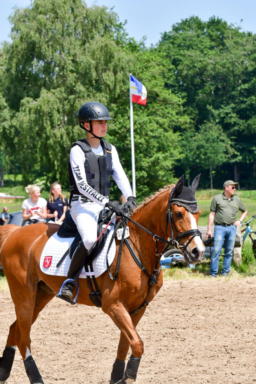 Goldene Schärpe Ponys in Löningen  4+5.6.22 | 04062022 - Gelände  2 Abt _035 