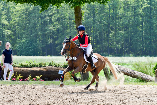 Goldene Schärpe Ponys in Löningen  4+5.6.22 | 04062022 - Gelände  2 Abt _081 
