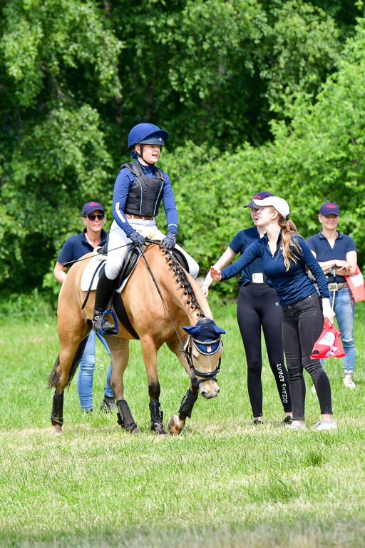 Goldene Schärpe Ponys in Löningen  4+5.6.22 | 04062022 - Gelände  2 Abt _135 