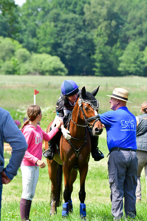 Goldene Schärpe Ponys in Löningen  4+5.6.22 | 04062022 - Gelände  2 Abt _179 