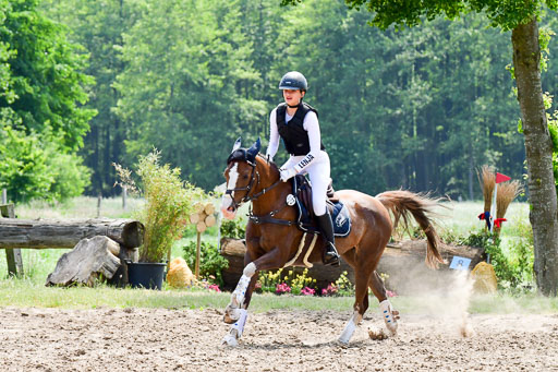 Goldene Schärpe Ponys in Löningen  4+5.6.22 | 04062022 - Gelände  2 Abt _210 