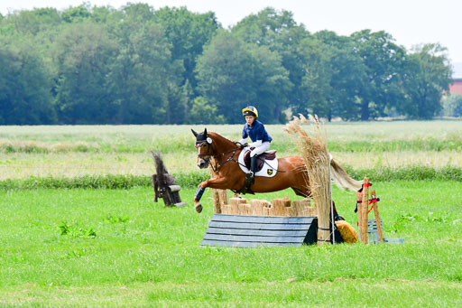 Goldene Schärpe Ponys in Löningen  4+5.6.22 | 04062022 - Gelände  2 Abt _357 