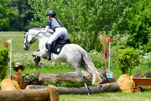 Goldene Schärpe Ponys in Löningen  4+5.6.22 | 04062022 - Gelände  2 Abt _371 