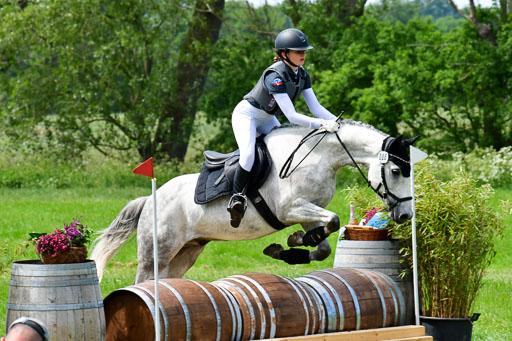 Goldene Schärpe Ponys in Löningen  4+5.6.22 | 04062022 - Gelände  2 Abt _373 