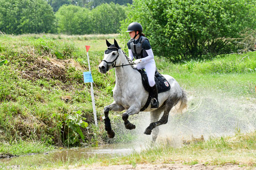 Goldene Schärpe Ponys in Löningen  4+5.6.22 | 04062022 - Gelände  2 Abt _375 