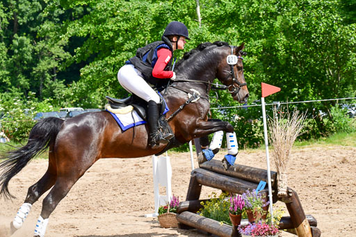 Goldene Schärpe Ponys in Löningen  4+5.6.22 | 04062022 - Gelände  2 Abt _409 