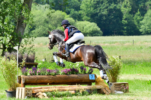 Goldene Schärpe Ponys in Löningen  4+5.6.22 | 04062022 - Gelände  2 Abt _411 