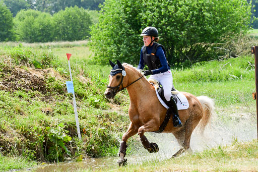 Goldene Schärpe Ponys in Löningen  4+5.6.22 | 04062022 - Gelände  2 Abt _438 