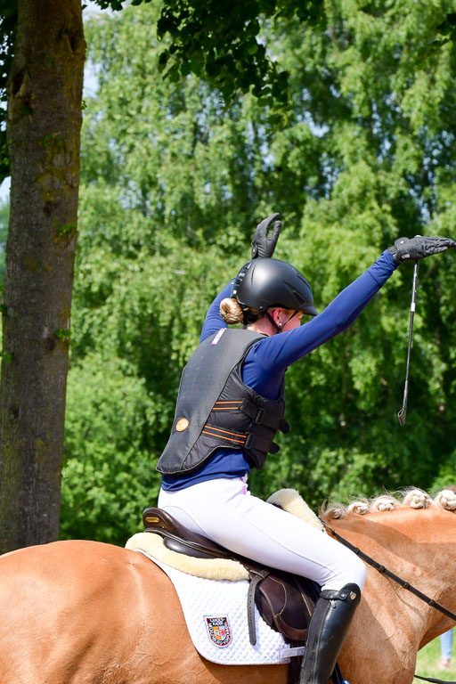 Goldene Schärpe Ponys in Löningen  4+5.6.22 | 04062022 - Gelände  2 Abt _451 