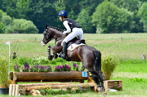 Goldene Schärpe Ponys in Löningen  4+5.6.22 | 04062022 - Gelände  2 Abt _494 