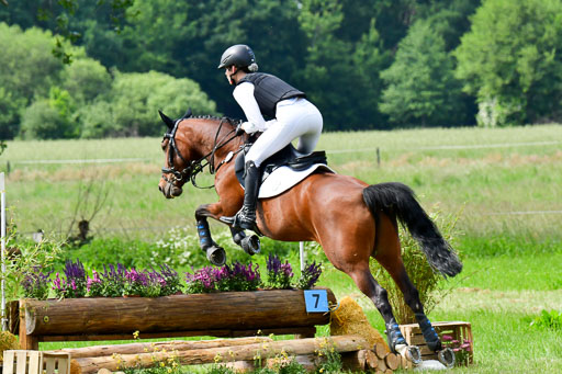 Goldene Schärpe Ponys in Löningen  4+5.6.22 | 04062022 - Gelände  2 Abt _522 