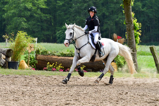 Goldene Schärpe Ponys in Löningen  4+5.6.22 | 04062022 - Gelände  2 Abt _541 