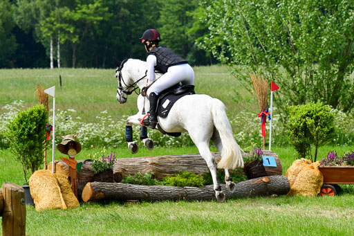 Goldene Schärpe Ponys in Löningen  4+5.6.22 | 04062022 - Gelände  2 Abt _568 