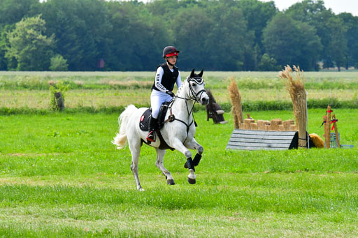 Goldene Schärpe Ponys in Löningen  4+5.6.22 | 04062022 - Gelände  2 Abt _569 