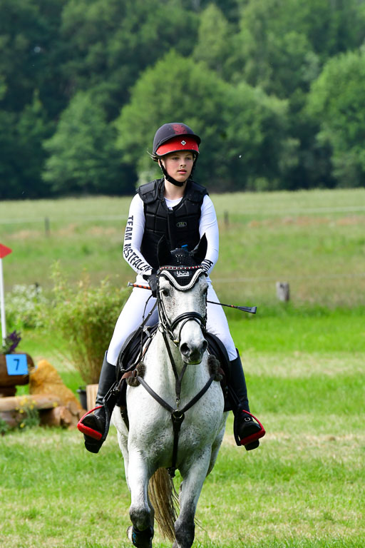 Goldene Schärpe Ponys in Löningen  4+5.6.22 | 04062022 - Gelände  2 Abt _587 