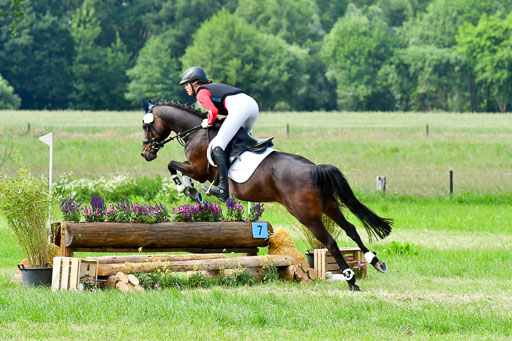 Goldene Schärpe Ponys in Löningen  4+5.6.22 | 04062022 - Gelände  2 Abt _605 