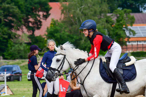 Goldene Schärpe Ponys in Löningen  4+5.6.22 | 04062022 - Gelände  2 Abt _634 