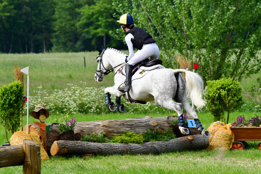 Goldene Schärpe Ponys in Löningen  4+5.6.22 | 04062022 - Gelände  2 Abt _687 